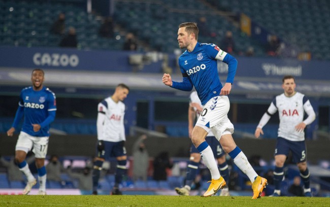 罗马诺:利物浦与纽卡进行接触,商讨创纪录签约伊萨克的可能性.