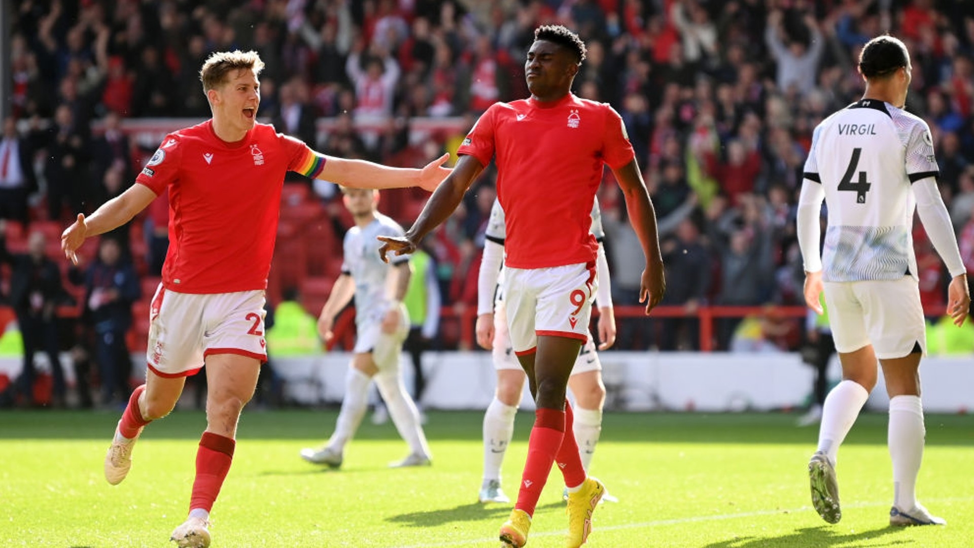 老当益壮!58岁朱骏中冠再进球,助球队1球小胜对手.