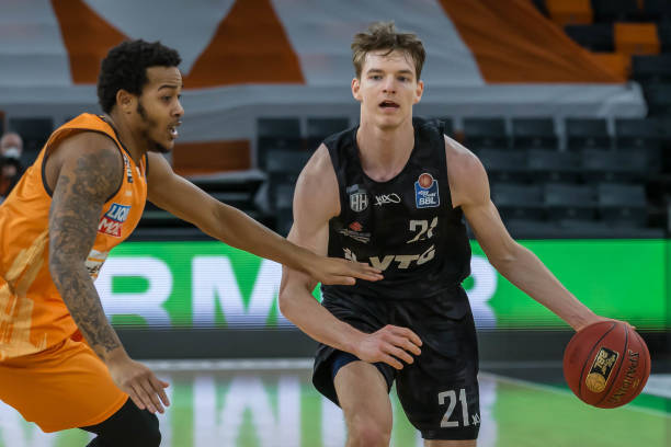 据意大利著 据意大利著