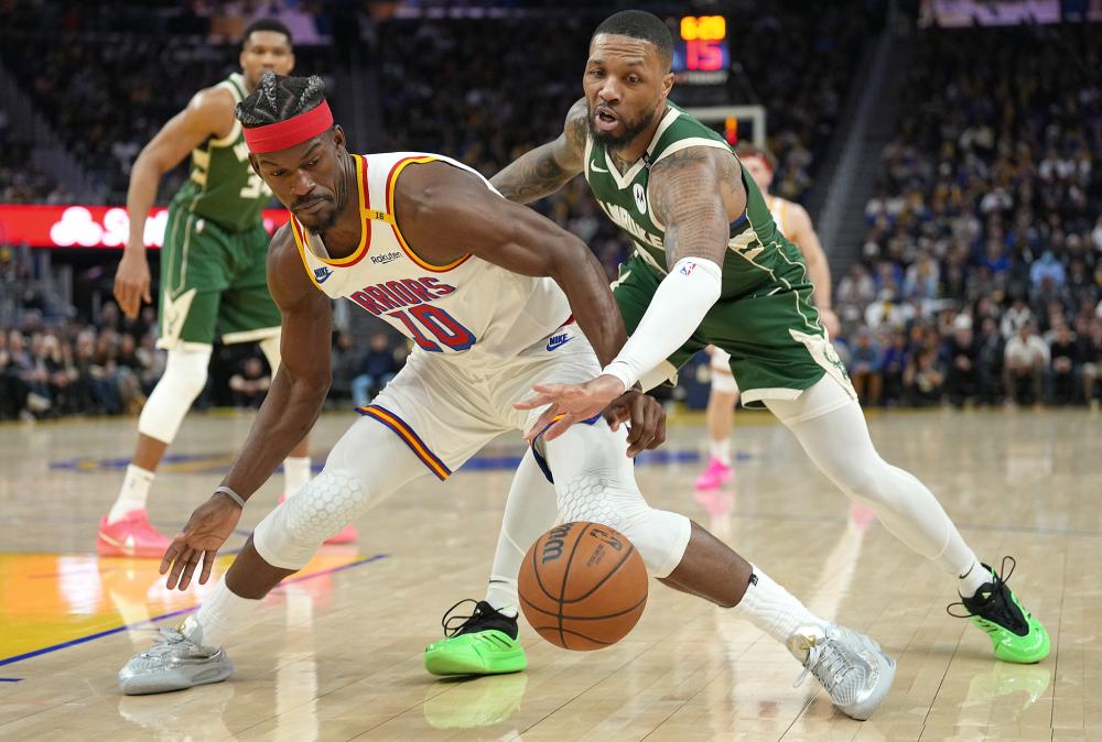 詹姆斯在受 詹姆斯在受